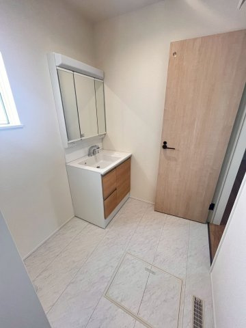 前橋市南町二丁目２４－１期　ＬＩＮＡＧＥ　4号棟の洗面所