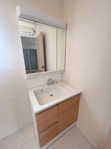 前橋市南町二丁目２４－１期　ＬＩＮＡＧＥ　4号棟の独立洗面台