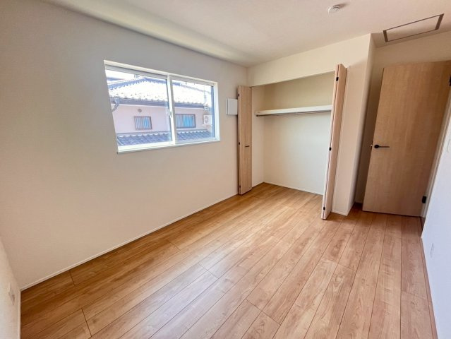 前橋市南町二丁目２４－１期　ＬＩＮＡＧＥ　4号棟の洋室