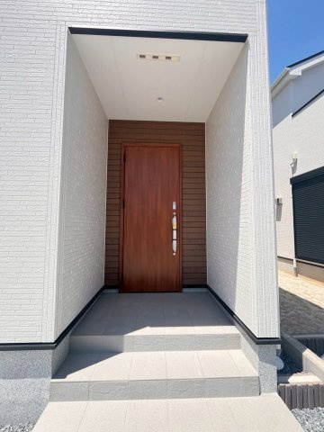 前橋市南町二丁目２４－１期　ＬＩＮＡＧＥ　4号棟の玄関