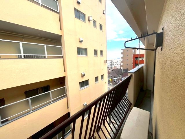 住吉ハイツ(I)のバルコニー|洗濯物干しスペースです