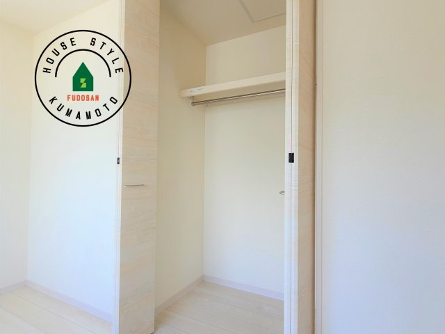 菊池郡菊陽町原水第3-3棟（3号棟）の内観：施工例|洋服や大きな荷物が多い方や人数の多いご家族などは、一般的なクローゼットよりもウォークインクローゼットのほうが使い勝手が良いです。