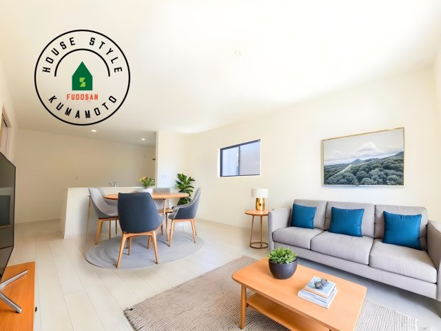 菊池郡菊陽町原水第3-3棟（3号棟）の内観：施工例|キッチンからリビングをしっかり確認できます。家族の笑顔があふれる空間になりそうですね。※家具はCGを合成したものです。