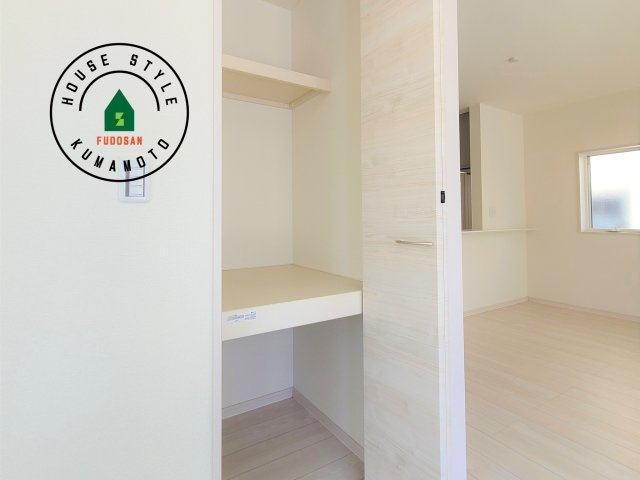 菊池郡菊陽町原水第3-3棟（3号棟）の内観：施工例|収納には困りません。