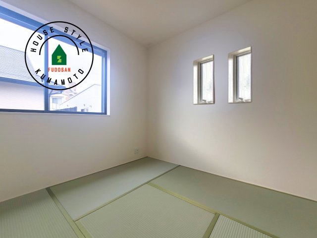 菊池郡菊陽町原水第3-3棟（3号棟）の内観：施工例|和室を上手に活用すると暮らし方の幅が広がります。例えば普段は開け放して、子供の小さいうちはお昼寝や遊びのスペースに。畳はソフトなので転んでもケガをしにくく安心です
