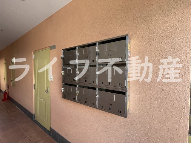 リトル菱屋西のエントランス|毎日通るエントランスはこのようになっています