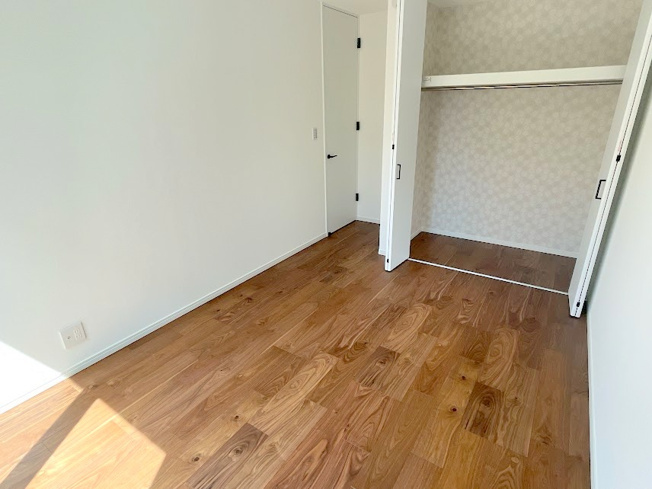 【洋室】 | ふじみ野市大井中央4丁目　新築一戸建住宅◆限定1棟◆(ふじみ野店) | 広々とした主寝室は大型クローゼットもあり自分だけの贅沢空間です。