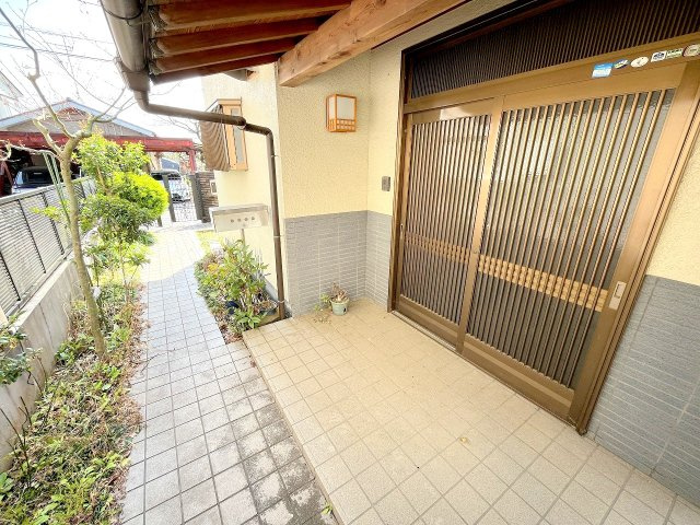 あきる野市秋留2丁目　中古戸建の玄関
