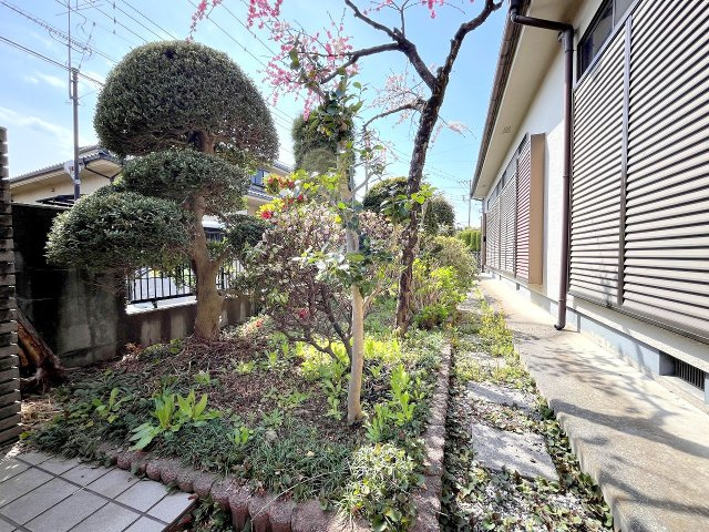 あきる野市秋留2丁目　中古戸建の庭|南側にはお庭部分もございます！