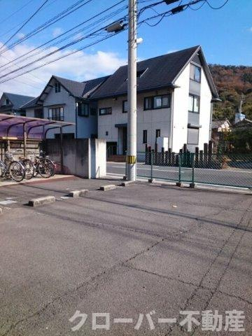 ラムール雅の駐車場