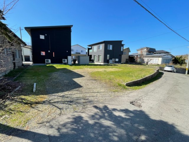 【売地】由利本荘市石脇字石ノ花の前面道路含む現地写真