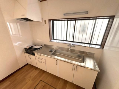 【キッチン】 | 岩槻区加倉5丁目戸建 | コンパクトなキッチンで掃除もラクラク