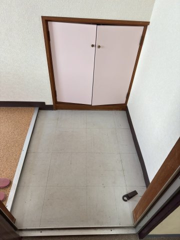 蓮田ビルの玄関