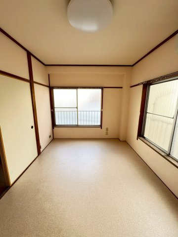 蓮田ビルの寝室