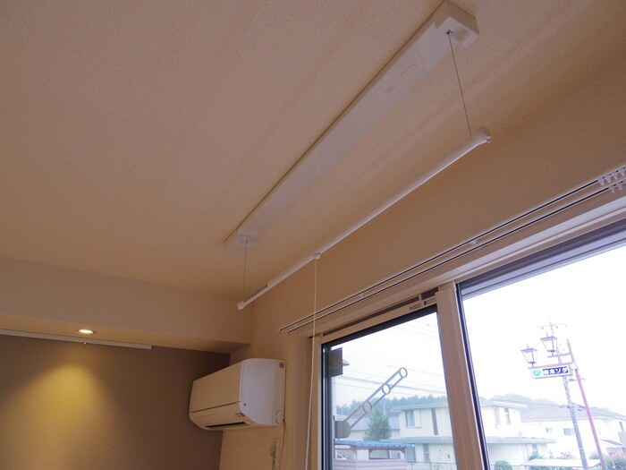 ルナ・エスポワールの設備|室内物干し・エアコン