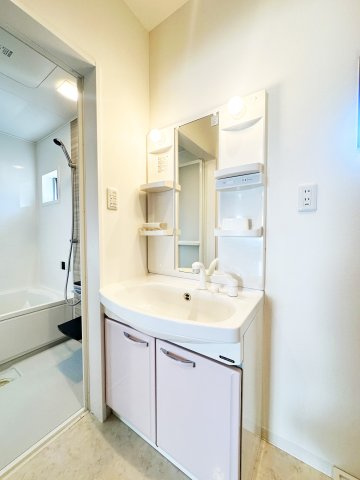 花ぽーとⅢの洗面所|明るい洗面所です