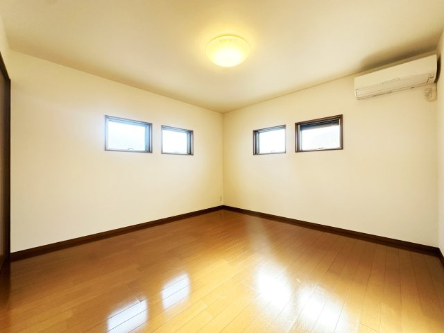 花ぽーとⅢの居間・リビング|こちらのリビングで趣味の時間をお楽しみください