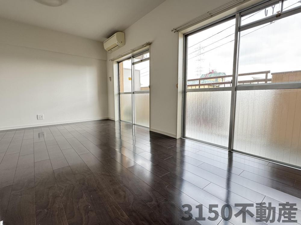 第一辻ビルの居間・リビング