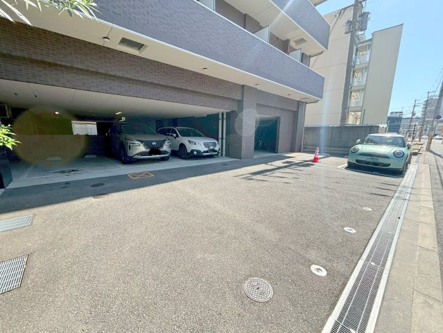 プランドール新大阪PARKレジデンスの駐車場
