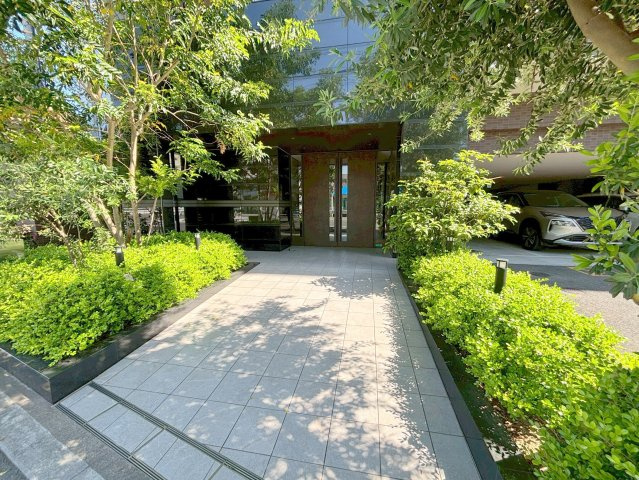 プランドール新大阪PARKレジデンスのエントランス