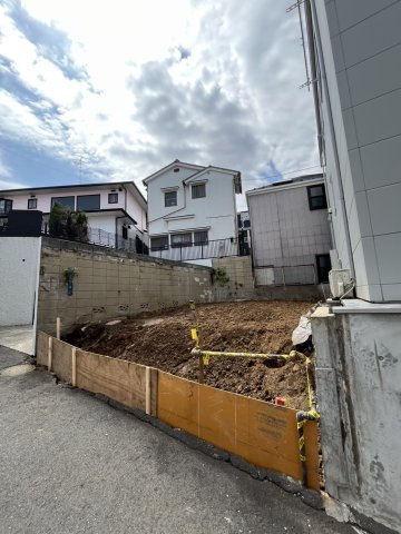 板橋区大谷口２丁目条件付売地の前面道路含む現地写真