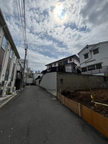 板橋区大谷口２丁目条件付売地の前面道路含む現地写真