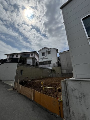 板橋区大谷口２丁目条件付売地の前面道路含む現地写真