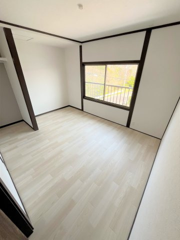 【洋室】 | 仲介手数料無料！高千帆小学校に通えるリフォーム済み中古住宅　山陽小野田市高千帆２丁目 | 明るい洋室です