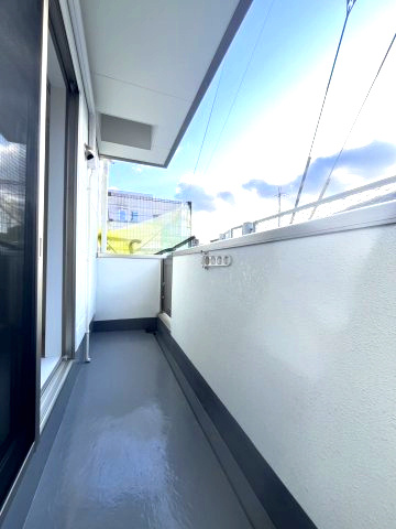 KORE・YIELD神戸北のバルコニー|暖かな日差しのふりそそぐバルコニー