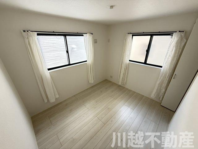 空間を生かした快適な住まいの洋室|当社で火災保険も取り扱っています