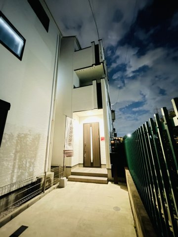 空間を生かした快適な住まいの外観|【夜間イメージ】