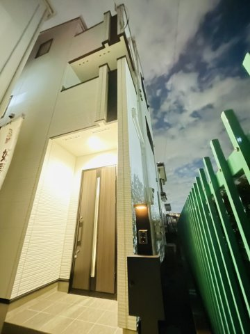 空間を生かした快適な住まいの外観|【夜間イメージ】