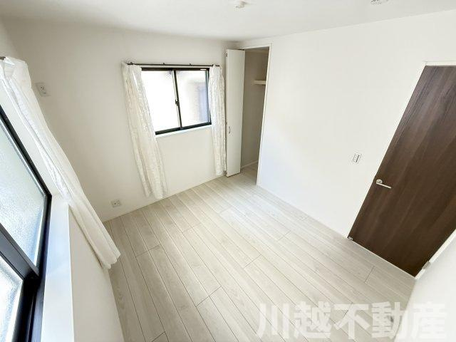 空間を生かした快適な住まいの洋室|駅やご自宅からの送迎賜ります