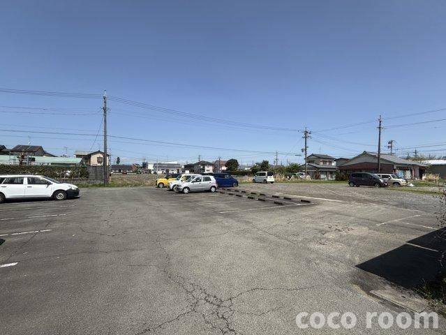 フローラ泉町Ａの駐車場