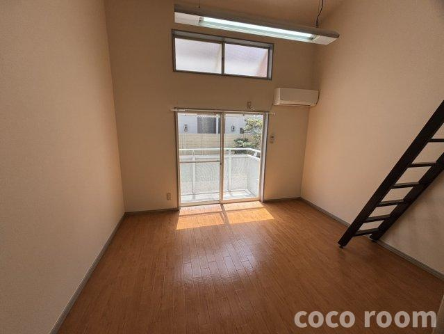 フローラ泉町Ａの居間・リビング