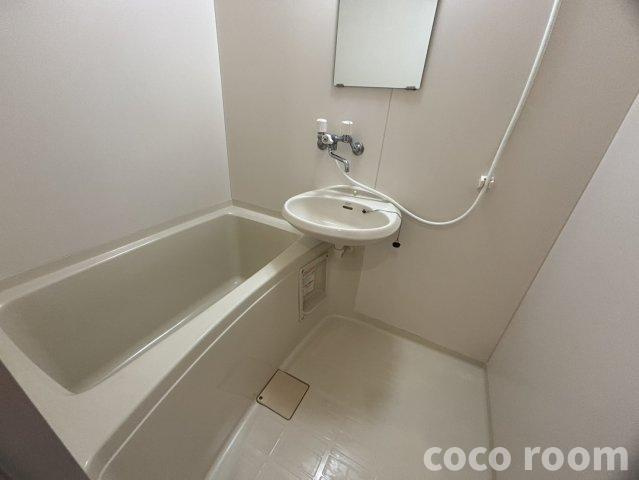 フローラ泉町Ａの浴室