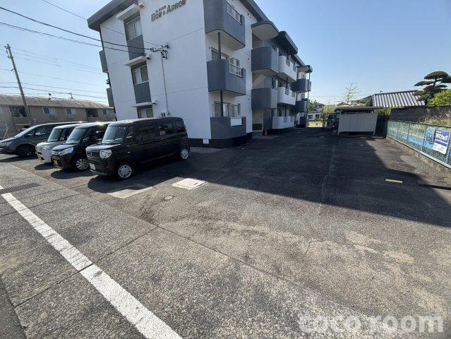 ＢＯＷ＆ＡＲＲＯＷの駐車場