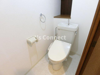 【トイレ】 | ガーデンプラザ泉中央 | 温水洗浄便座付きのトイレ。