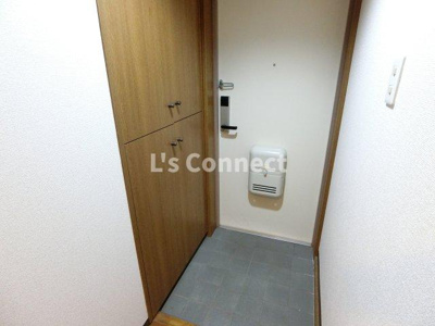 【玄関】 | ガーデンプラザ泉中央 | 背の高い下駄箱で靴も収納できます。