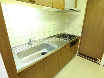 【キッチン】 | ガーデンプラザ泉中央 | ３口ガスコンロのシステムキッチン。