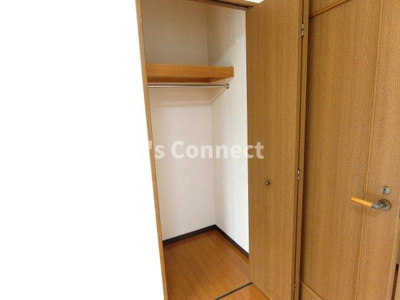 【設備】 | ガーデンプラザ泉中央 | 北側洋室にはクローゼット付き。