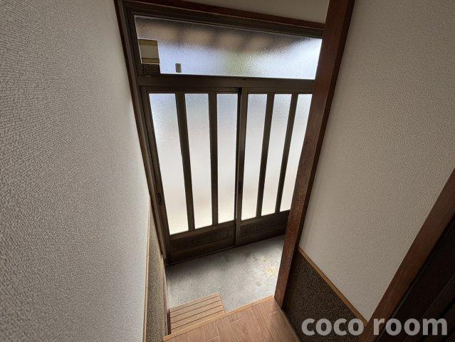 佐藤アパートの玄関