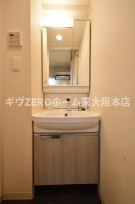 プレサンスOSAKA東成中本ハーヴィルの洗面所