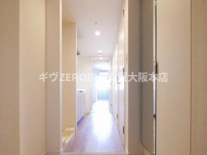 プレサンス谷町九丁目駅前の玄関