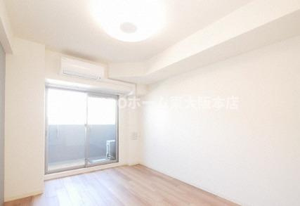 プレサンス谷町九丁目駅前の居間・リビング