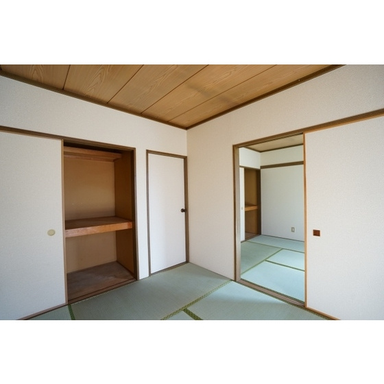 ベルゾーネ小林の居間・リビング|和室