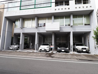 【居間・リビング】 | 榊原館駐車場