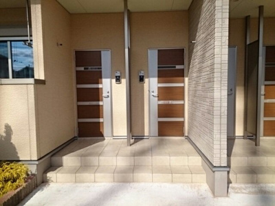 【エントランス】 | アン・フィオーレⅠ | 清潔なエントランスです