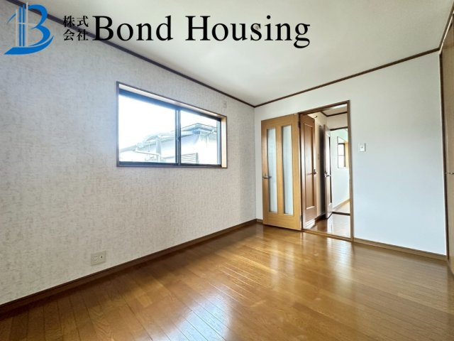 周辺商業施設充実・令和６年１１月リフォ済み　王塚台戸建の洋室