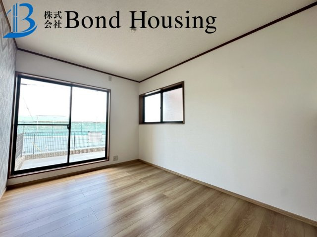 周辺商業施設充実・令和６年１１月リフォ済み　王塚台戸建の洋室